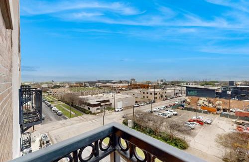 Brazos Apartment | Skyscape