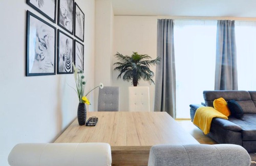 Erdberg Apartment | Sky-High Comfort with Convenient Parking and Pool Access