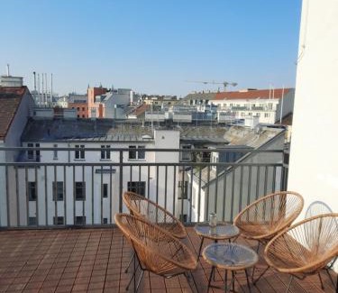 Favoriten Apartment | Top-Rated SkySuite Holiday Home with Child-Friendly Amenities