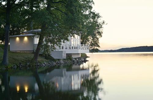 Ekero Hotel | Skytteholm: Pet-Friendly Hotel with Oceanfront Pool Access