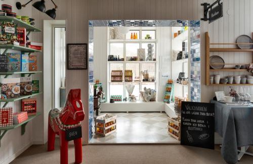 Ekero Hotel | Skytteholm: Pet-Friendly Hotel with Oceanfront Pool Access