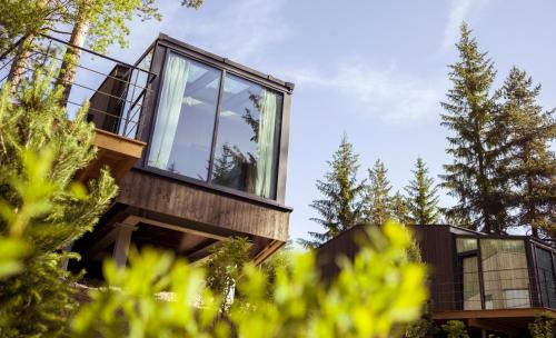 Dobbiaco Ski Chalet | Discover Skyview Chalets: Pet-Friendly Retreat by Toblacher See
