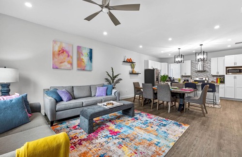 Largo Apartment | Skyview Escape | Rooftop Townhouse Near Clearwater