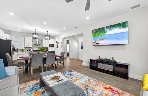 Largo Apartment | Skyview Escape | Rooftop Townhouse Near Clearwater