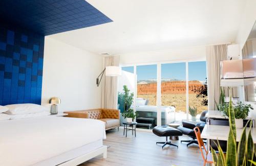 Torrey Hotel | Skyview Hotel: Guest Rated 9.8 with Pet-Friendly Amenities