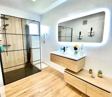 Gries Apartment | Skyview Residence: Self Check-In, Pet-Friendly Near City Centre