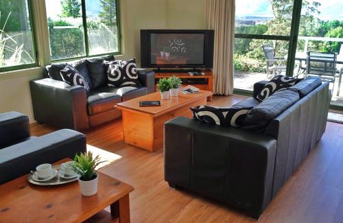 Kangaroo Valley House | Discover SkyView Villa: Oceanfront Bliss with Top Amenities