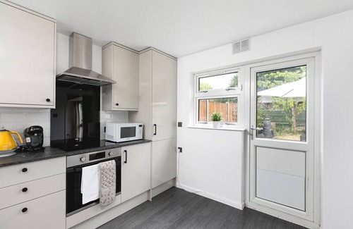 Shephall House | Discover Skyvillion: 2-Bed House with Garden & Parking