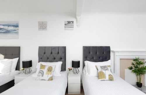 Turkey Street Apartment | Family-Friendly Skyvillion: 4-Bedroom House with Garden