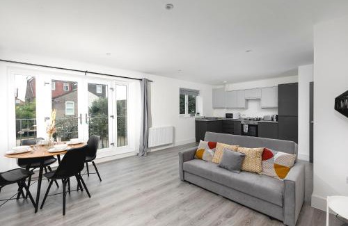 Enfield Apartment | Skyvillion - Enfield Chase Apartments with Parking & Wifi