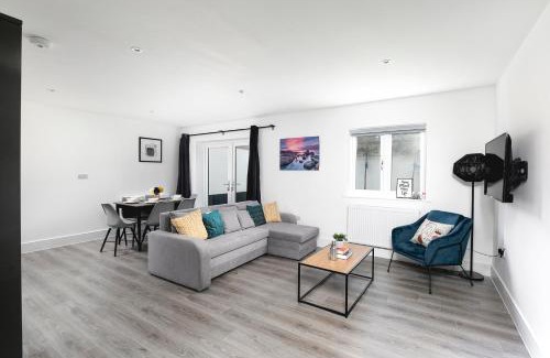 Enfield Apartment | Skyvillion - Enfield Chase Apartments with Parking & Wifi