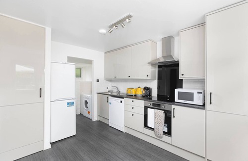 Shephall Apartment | Cozy 2-Bed Hydean Way House with Garden and Amenities