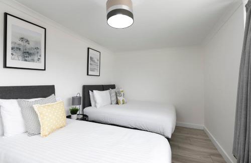Stevenage House | Skyvillion - Cozy 3-Bed House in Stevenage with Garden