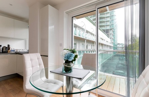 Grange Apartment | Skyvillion - Modern 1-Bedroom with Balcony in Enfield