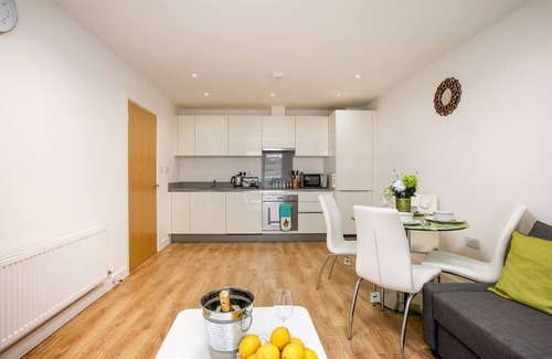 Grange Apartment | Skyvillion - Family-Friendly Retreat with Balcony in Enfield