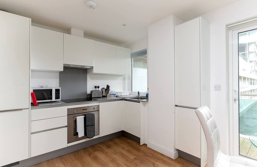 Grange Apartment | Skyvillion: Cozy 1-Bedroom with Balcony in Enfield