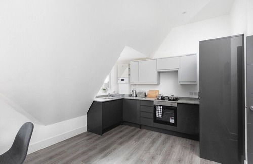 Enfield House | Skyvillion Vineyard Court - Enfield 1Bed with Balcony
