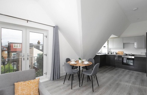 Enfield House | Skyvillion Vineyard Court - Enfield 1Bed with Balcony