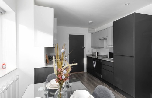 Enfield Apartment | Skyvillion - Cozy 1-Bedroom with Garden in Enfield