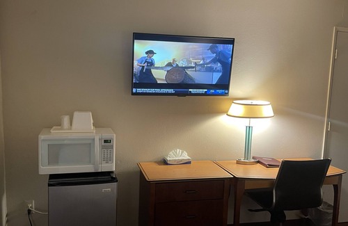 SeaTac Hotel | Discover Comfort at Skyway Inn SeaTac with Pool & Spa