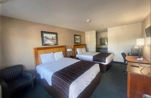 SeaTac Hotel | Discover Comfort at Skyway Inn SeaTac with Pool & Spa