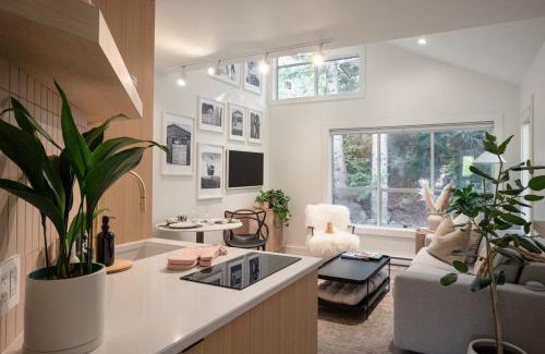 Whistler Creekside Apartment | Skywood-Designer Condo,Steps to Creekside Gondola, Free Parking