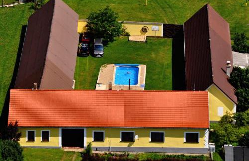 Sviny House | Cozy Sládků Statek: Pet-Friendly Oasis with Ocean View