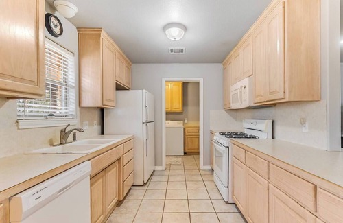 Llano House | Slab Road Hill Country Escape!