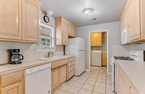 Llano House | Slab Road Hill Country Escape!