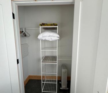 Ucluelet House | Cozy Slack Tide Suite – Guest Rated 8.7 for Comfort