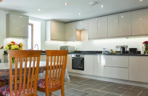 Brayford House | Family-Friendly Slade Barn: Perfect for Your Next Getaway