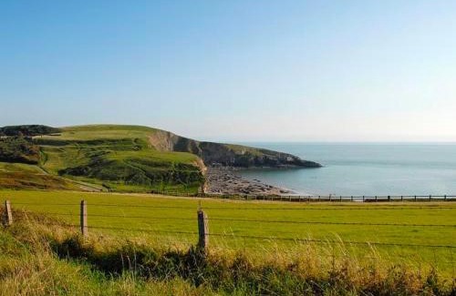 Southerndown House | Unforgettable Stay at Slade Cottage - 4-Star & Pet Friendly