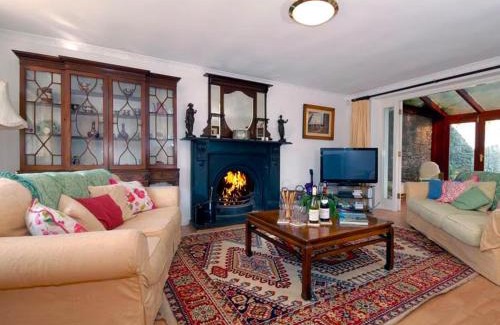 Southerndown House | Unforgettable Stay at Slade Cottage - 4-Star & Pet Friendly