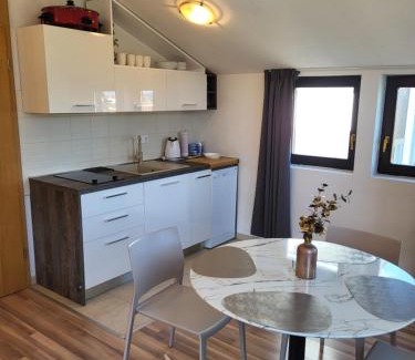 Iz Apartment | Slanac