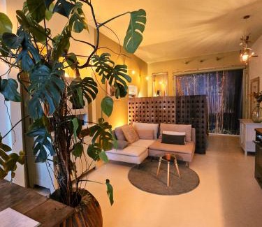 Utrecht Apartment | Experience Slapen aan de Sluis: Guest Rated 9.4/10