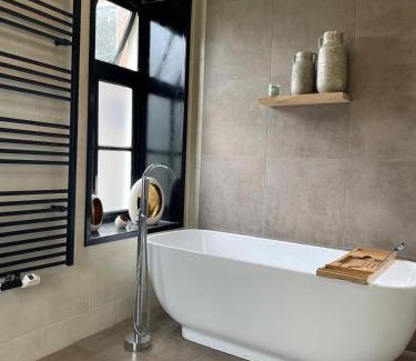 Leermens Apartment | Experience Comfort in a Historic Pastorie Stay