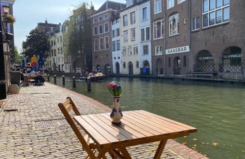 Utrecht City Center Bed & Breakfast | Experience Comfort at Slapen onder de Dom - Rated 9/10