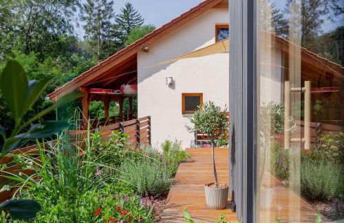 Cim House | Pet-Friendly Retreat at Slapy Chata Hrdlička - Rated 9.9/10