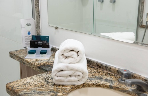 Mata da Praia Hotel | Relax at Slaviero Vitória: 4-Star Stay with Pool & Dining