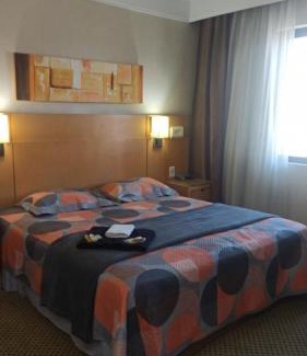 Guarulhos City Centre Apartment | Experience Slaviero1011: Oceanfront Bliss with Pool Access