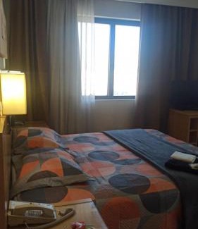 Guarulhos City Centre Apartment | Experience Slaviero1011: Oceanfront Bliss with Pool Access