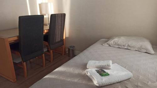 Guarulhos City Centre Apartment | Experience Slaviero1808: Oceanfront Retreat with Pool