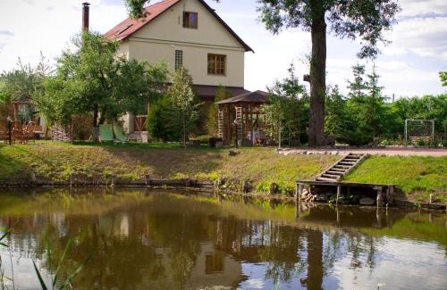 Poltava Hotel | Oceanfront Comfort at Slavyanskiy Club with Pool & Spa