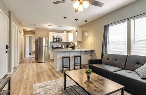 Bartlesville Apartment | Modern 1 Bd Remodeled Apt in Downtown - Guest Rated 10/10