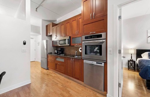 West Loop Apartment | Modern 2 Bed, 2 Bath Condo in Trendy Fulton Market