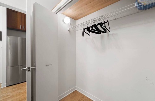 West Loop Apartment | Modern 2 Bed, 2 Bath Condo in Trendy Fulton Market