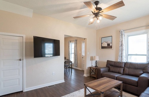 Kokomo House | Sleek and modern 4 bedroom 2 full baths