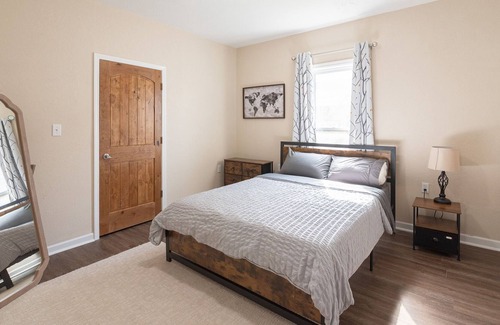 Kokomo House | Sleek and modern 4 bedroom 2 full baths