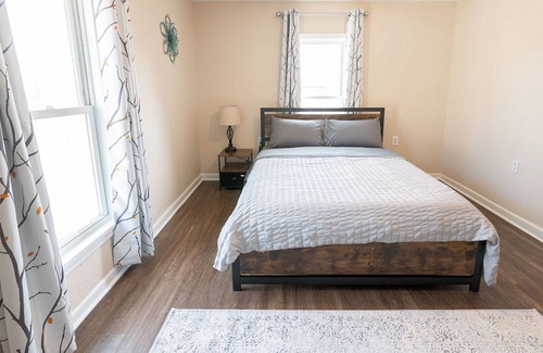 Kokomo House | Sleek and modern 4 bedroom 2 full baths