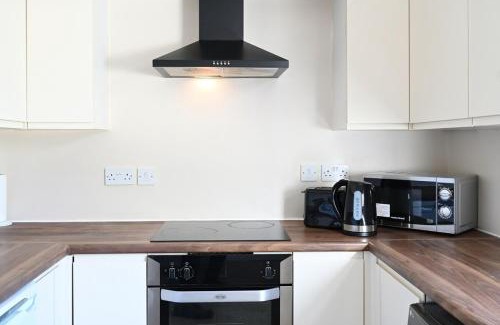 Bolton House | Sleek and Stylish 3 Bed in Bolton-Garden-Parking